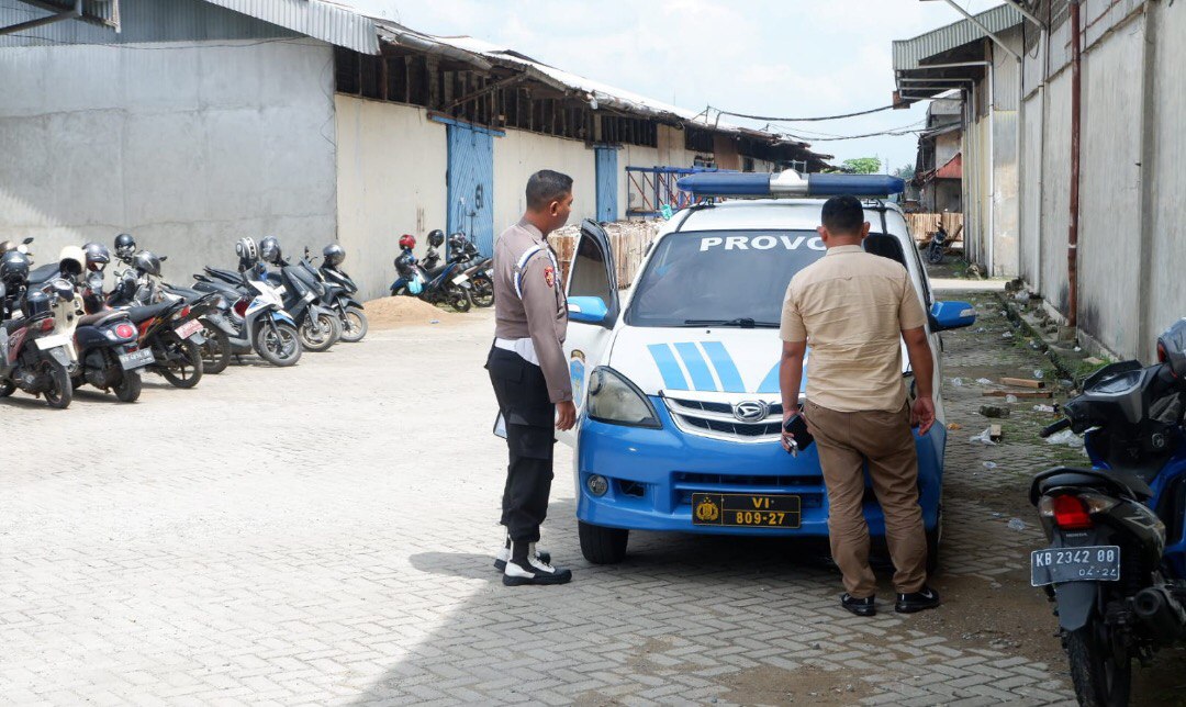 Tim Satgas Operasi Mantap Brata Polda Kalbar Laksanakan Pengamanan Ketat Terhadap Proses Pelipatan Surat Suara di Kota Pontianak