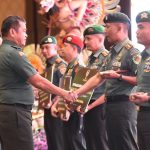Letkol Inf Henggar Tri Wahono, Danyonif Raider 301/PKS Terima Penghargaan Ke-3 Terbaik se – Angkatan Darat Dalam Kegiatan Apel Komandan Satuan (AKS) 2024 di Bali