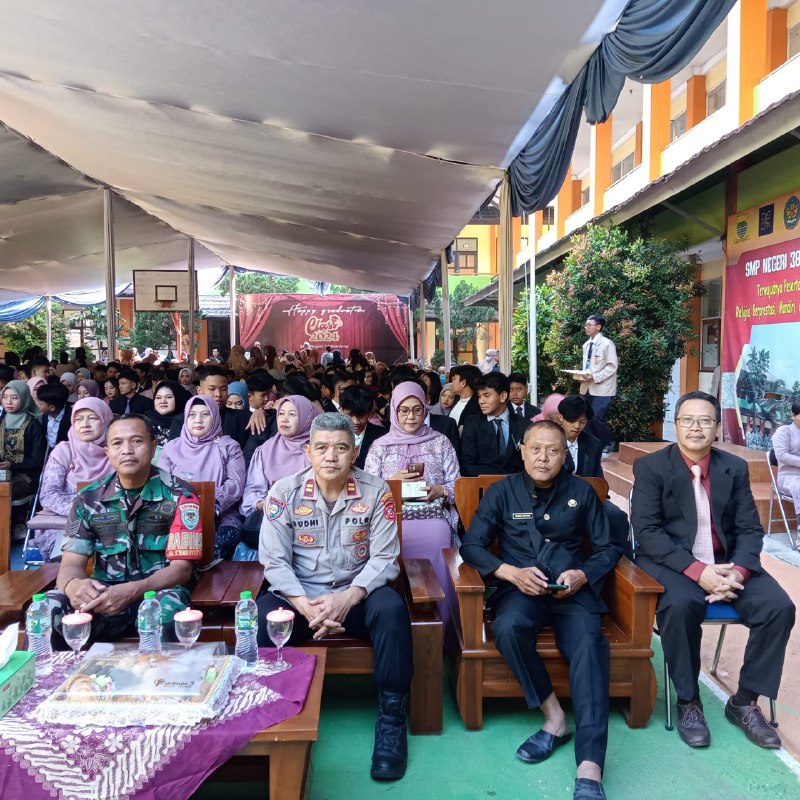 Danramil 1813/ Bojongloa Kidul  Kapten ARM SR.Budiarto menghadiri,  Pelepasan   Siswa Siswi  38 SMPN 38