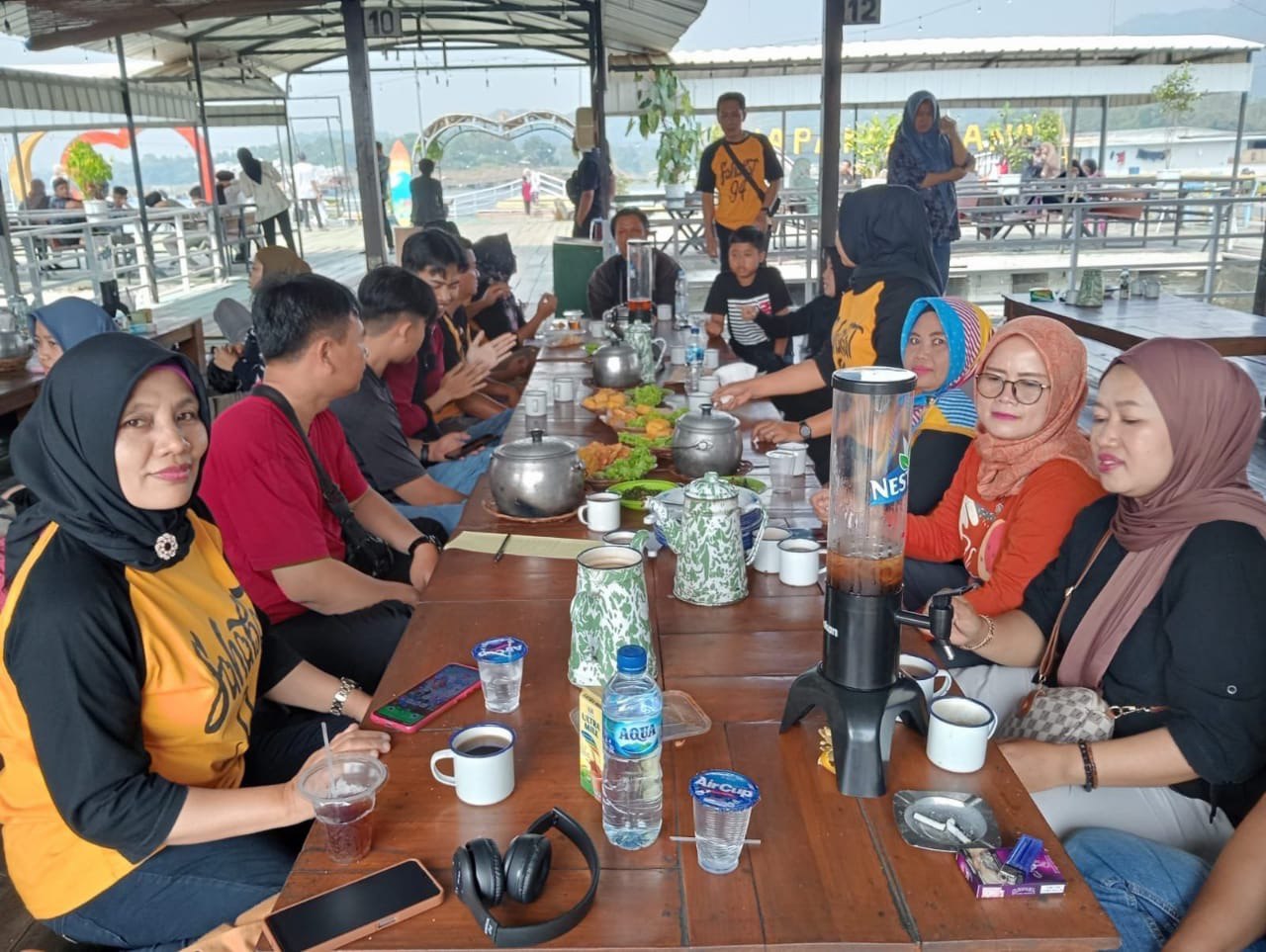 Alumni 94 : Arisan, Bersilaturahmi & Berwisata Serta Makan Nasi Liwet Bersama di Saung Apung Napak Sancang 