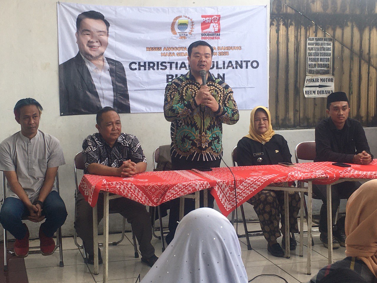 Dalam Reses Anggota DPRD Kota Bandung Christian Julianto Budiman Mendengarkan langsung Keluhan dari Masyarakat