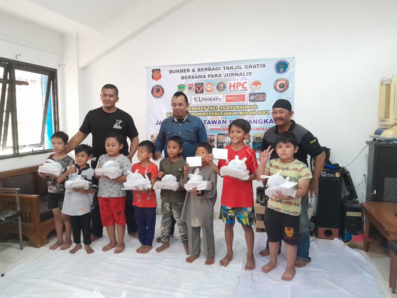 Sambut Lailatul Qodar, Perkumpulan M30 dan Jawara Gelar Bukber dan Baksos Pembagian Ratusan Nasi Box dan Menu Takjil