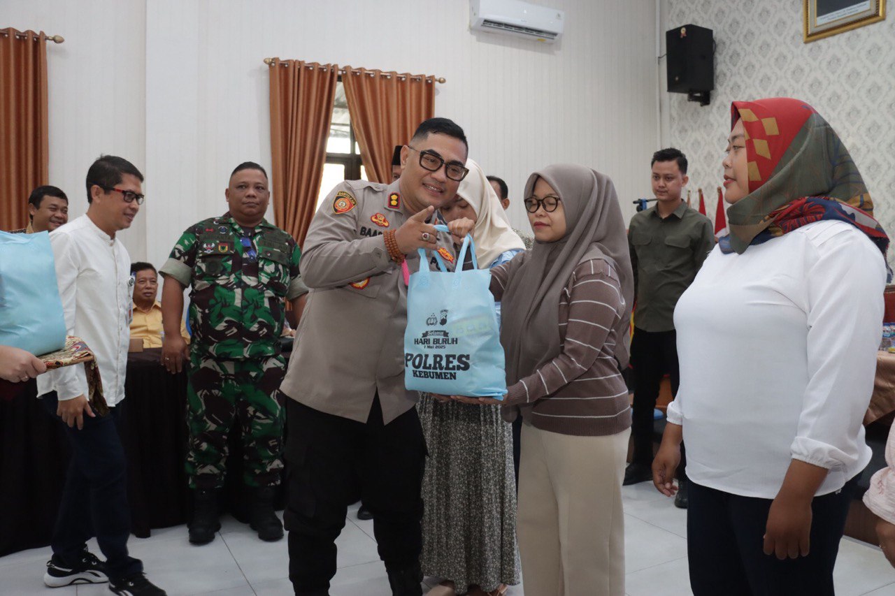 Peringati Hari Buruh Sedunia, Polres Kebumen Gelar Bakti Kesehatan, Donor Darah, dan Baksos