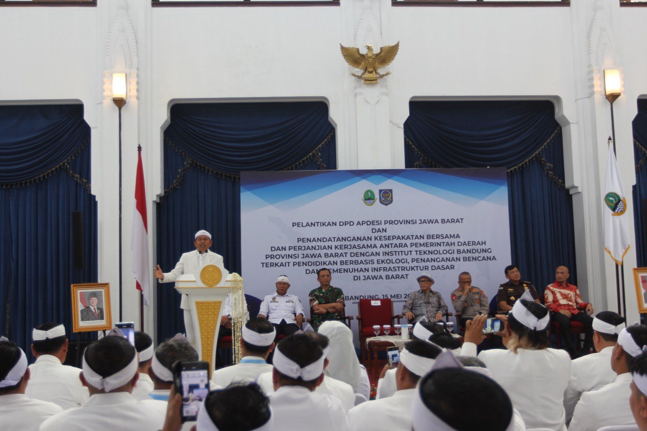 Pangdam III/Slw Hadiri Pelantikan DPD Apdesi Provinsi Jawa Barat di Gedung Sate