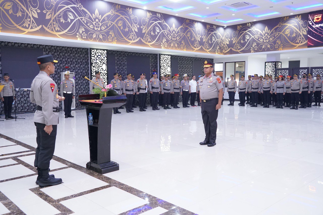 KAPOLDA JABAR PIMPIN UPACARA KENAIKAN PANGKAT PENGABDIAN IRWASDA POLDA JABAR