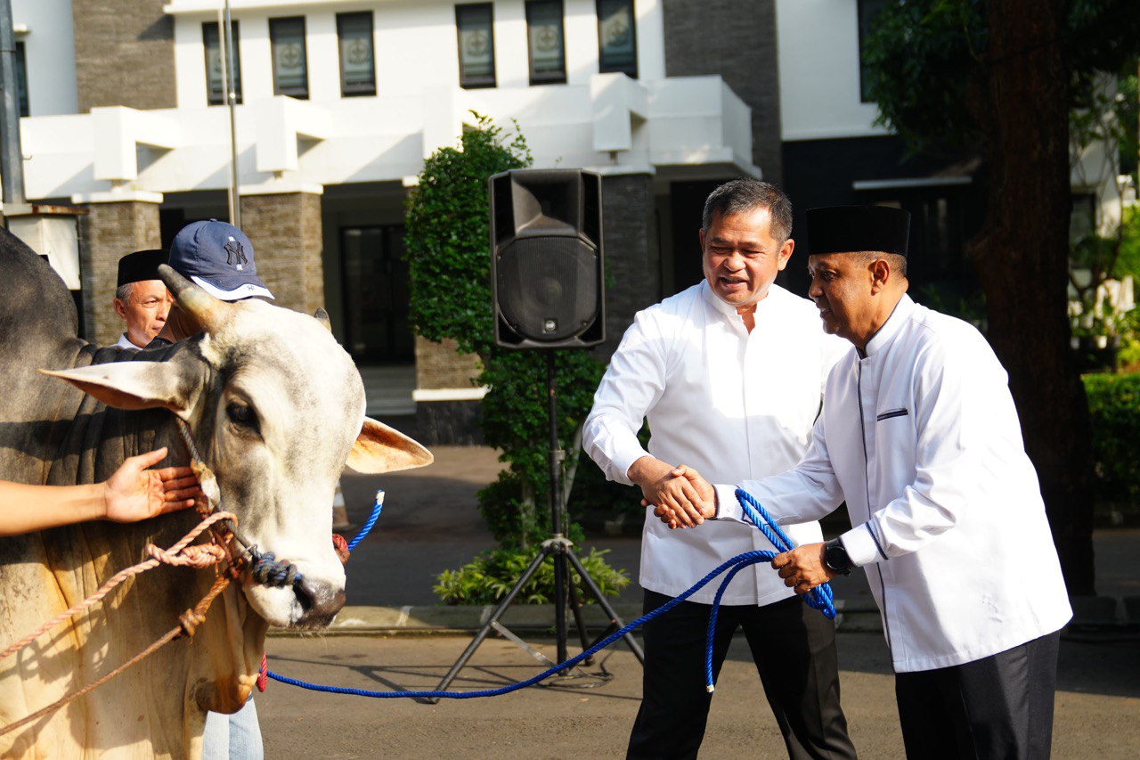 TNI AD Sembelih Ribuan Hewan Kurban, Teguhkan Semangat Berbagi di Idul Adha 1446 H