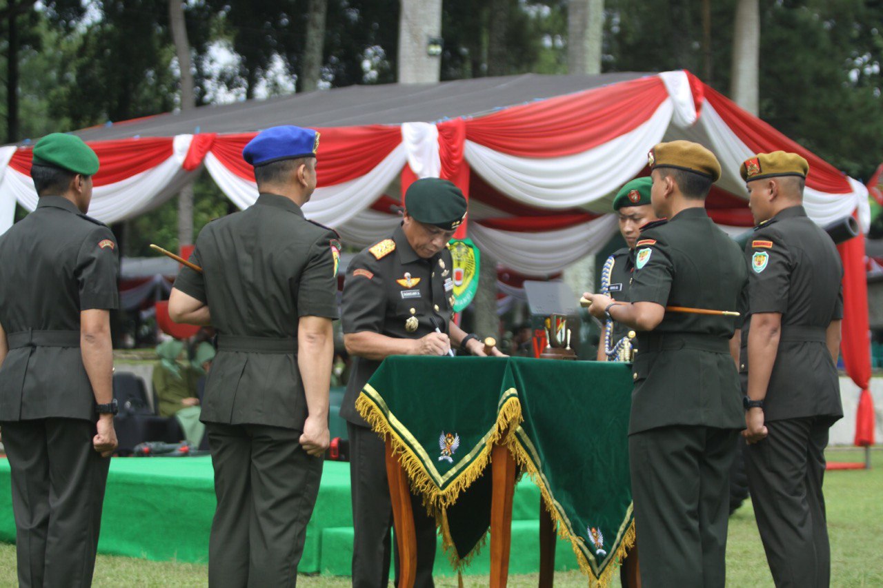 Pangdam III/Siliwangi Pimpin Sertijab Danyonif 300/BJW dan Danyonarmed 5/PG