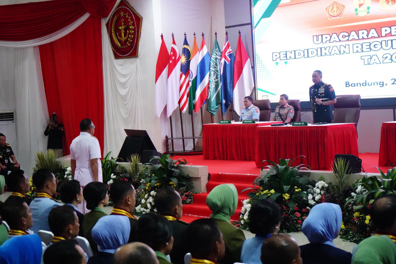 Pangdam III/Slw Hadiri Penutupan Dikreg LIII Sesko TNI TA. 2025