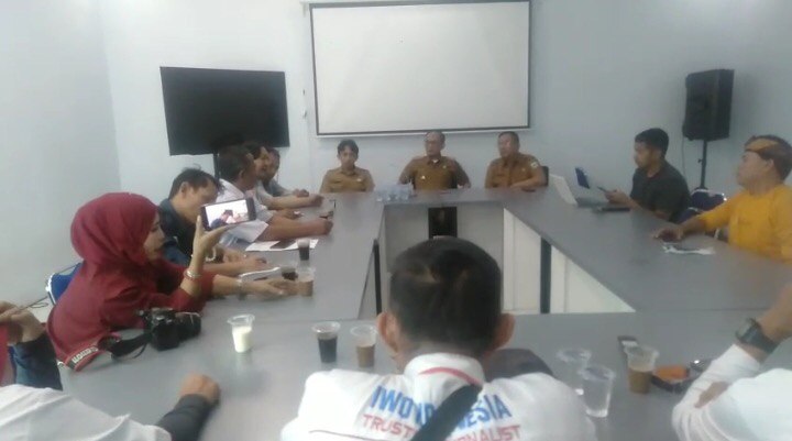 Audiensi Ikatan Wartawan Online Indonesia (IWOI) Terhadap Dinas Komunikasi Dan Informatika (DISKOMINFO) Kabupaten Garut Berakhir Ricuh