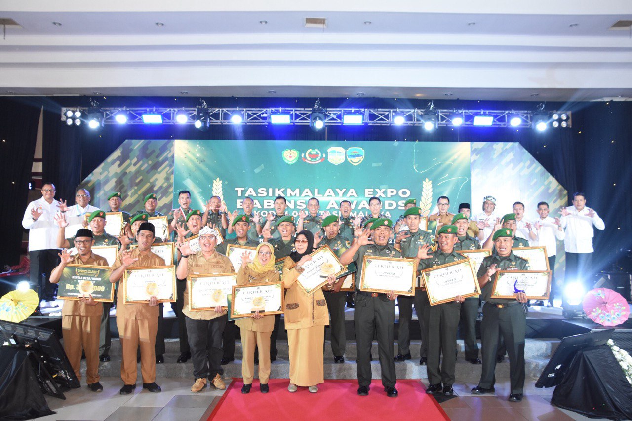 Pangdam III/Slw Hadiri Pembukaan Tasikmalaya Expo dan Babinsa Award 2025 di Bandung