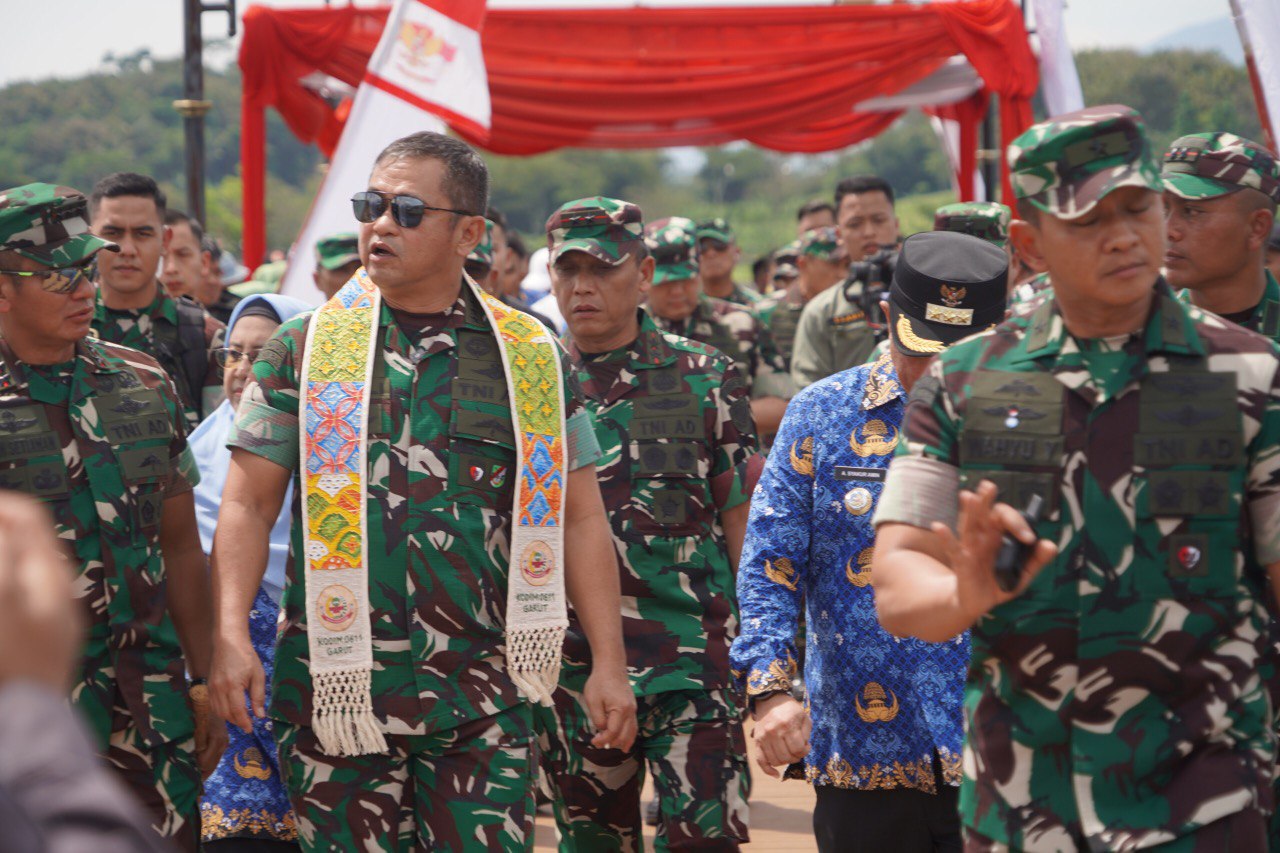 Pangdam III/Slw Dampingi Kasad Laksanakan Karya Bakti di Situ Bagendit