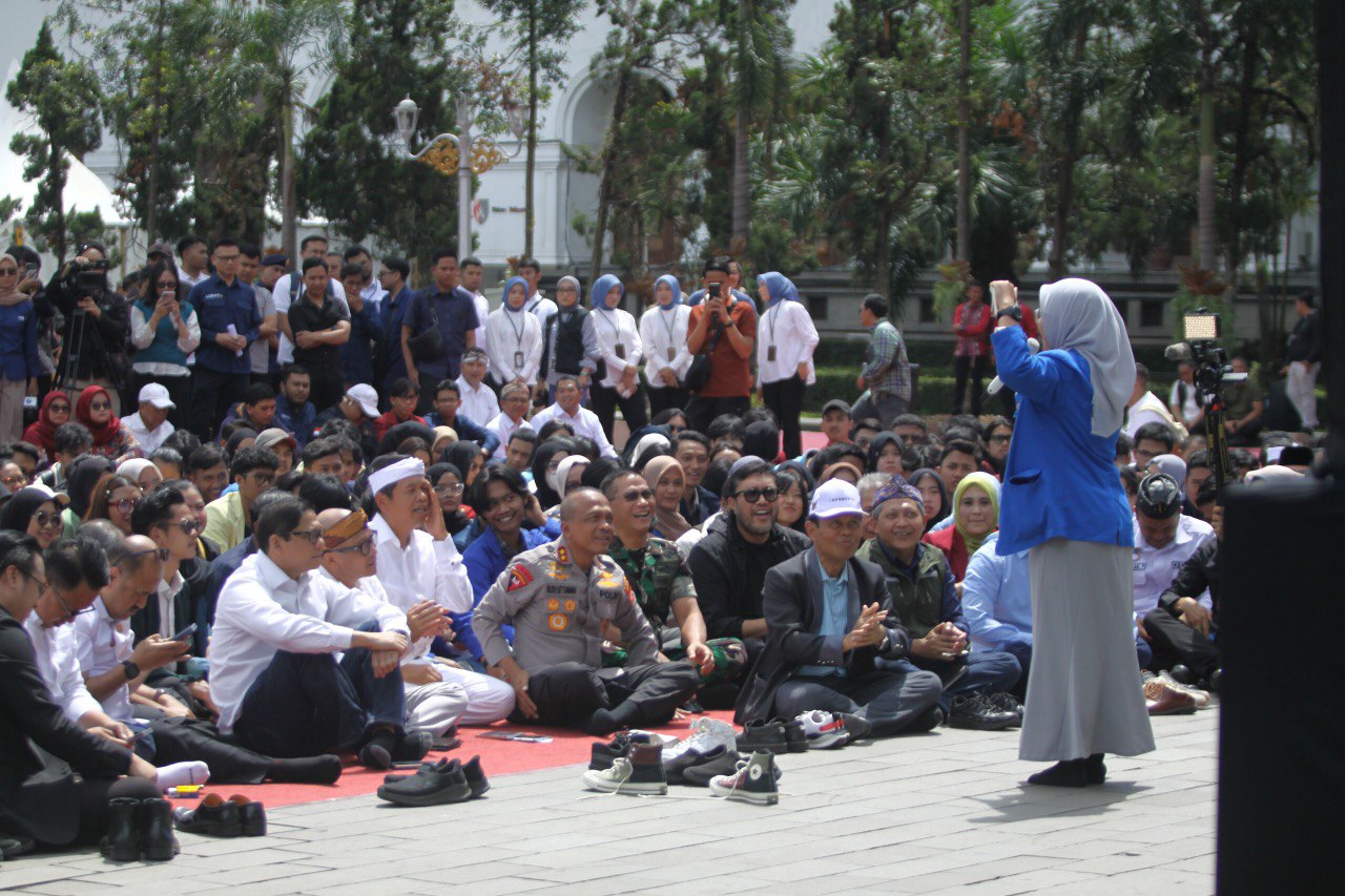 Pangdam III/Siliwangi dan Kapolda Jabar Dampingi Gubernur Jabar dalam Forum Dialog Terbuka Mahasiswa