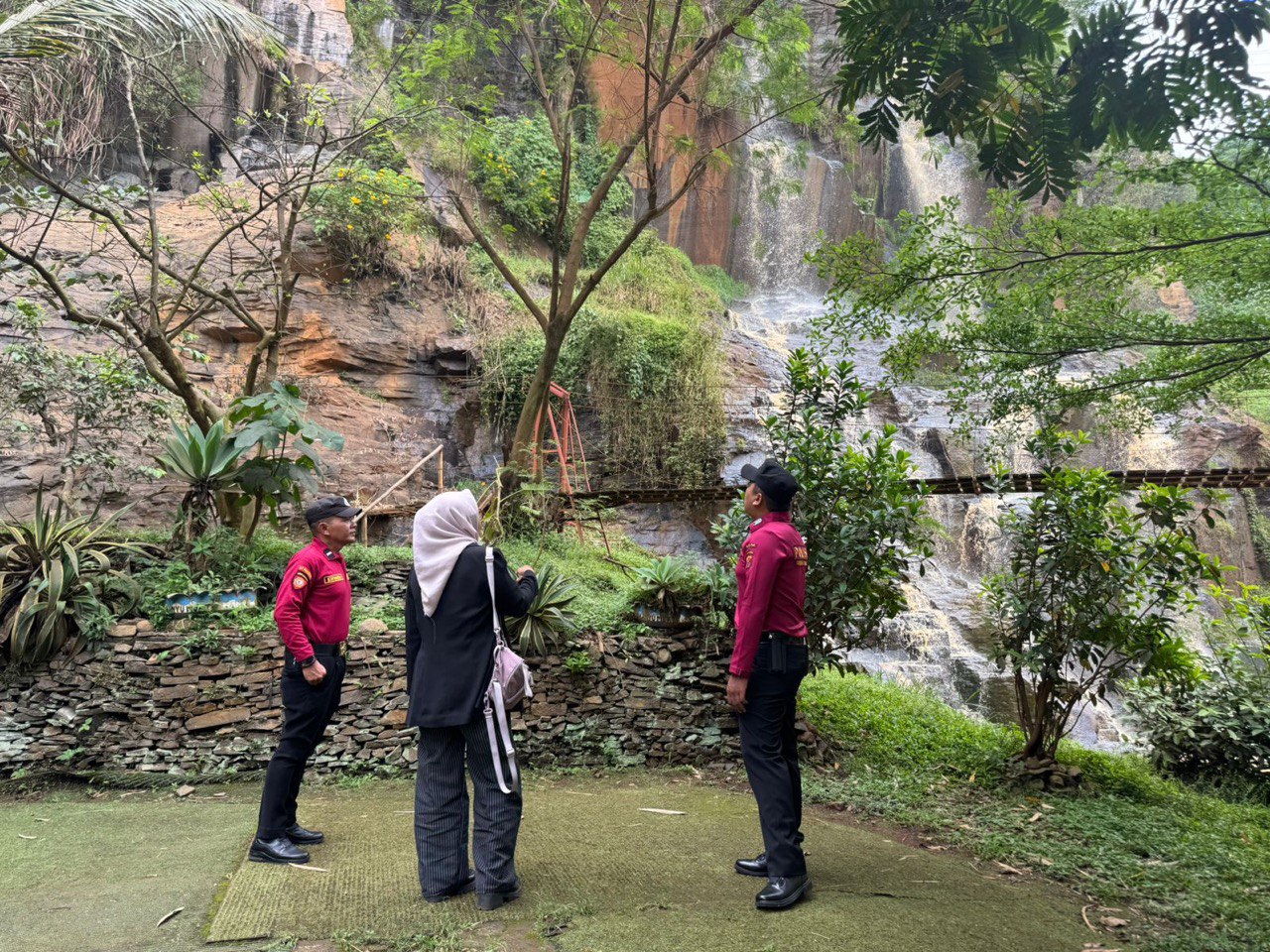 Hari Libur, Polda Jabar Patroli Pengamanan di Objek Wisata Alam Curug Batu Templek