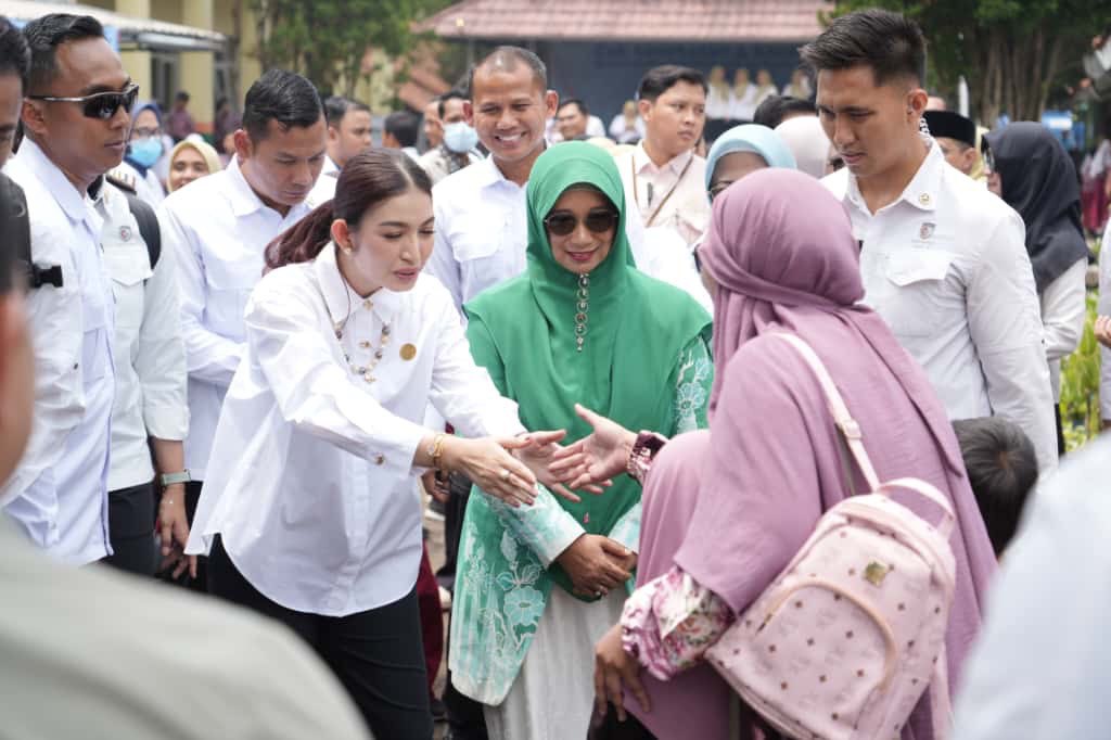 Ketua TP PKK Kabupaten Bandung Dampingi Ibu Wapres dalam Kunjungan ke SDN Griya Bandung Indah
