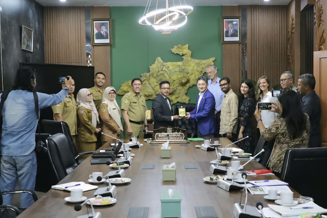 Kang DS Paparkan Inovasi Program Sosial Kabupaten Bandung di Hadapan BRAC International