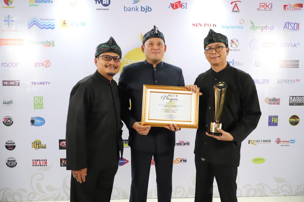 Kang DS Raih Penghargaan Kepala Daerah Peduli Penyiaran dari KPID Jawa Barat