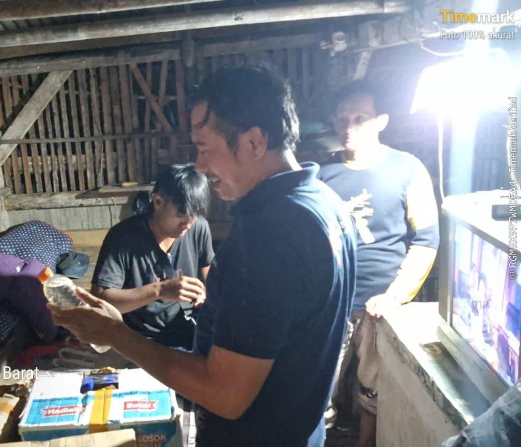 Polisi Sita 136 Botol Miras Hasil Razia Pekat