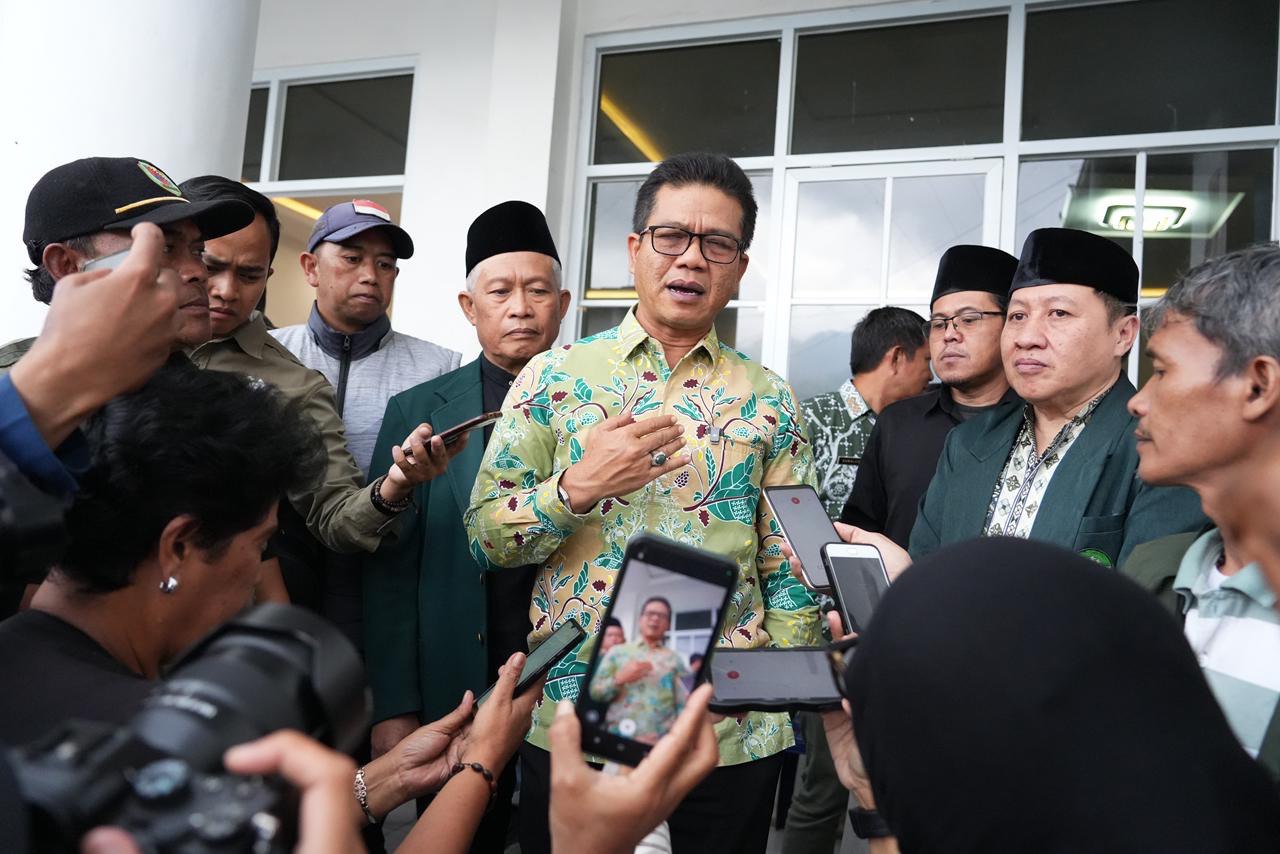 Bupati Kang DS Hadir Penyerahan SK Perhutanan Sosial: Lahan Hutan Ditanami Tanaman Keras Produktif