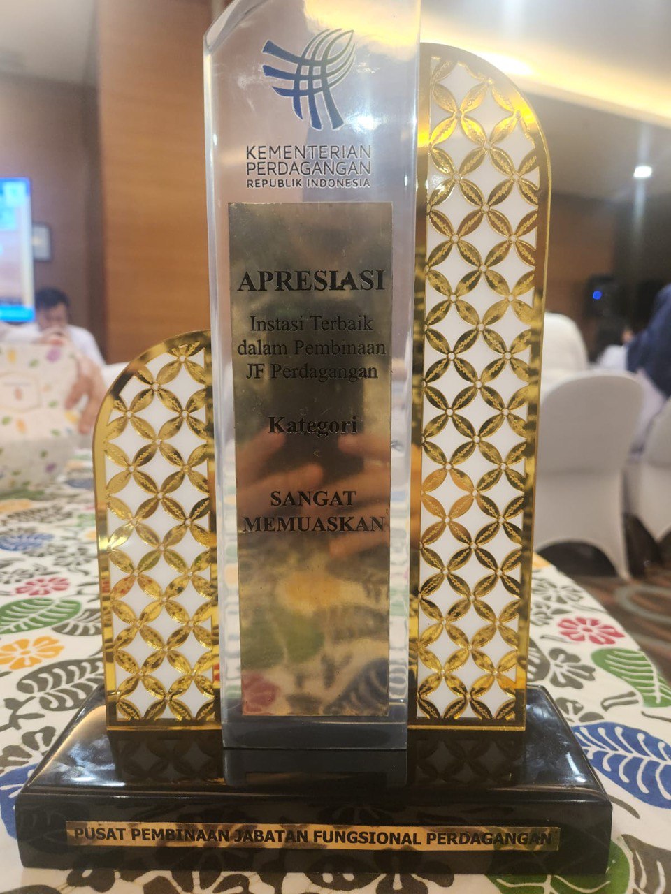 Makin Bedas! Disperdagin Bandung Raih Penghargaan Instansi Terbaik Pembinaan JF Perdagangan