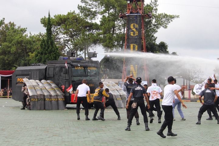 Dua Siswa Bintara Polri TA 2025 Raih Kelulusan Nilai Tertinggi di SPN Polda Jabar, Orang Tua Ucapkan Syukur dan Terima Kasih Kepada Kapolda Jabar