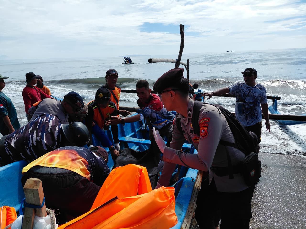 KEPOLISIAN NEGARA REPUBLIK INDONESIA DAERAH JAWA BARAT BIDANG HUBUNGAN MASYARAKAT