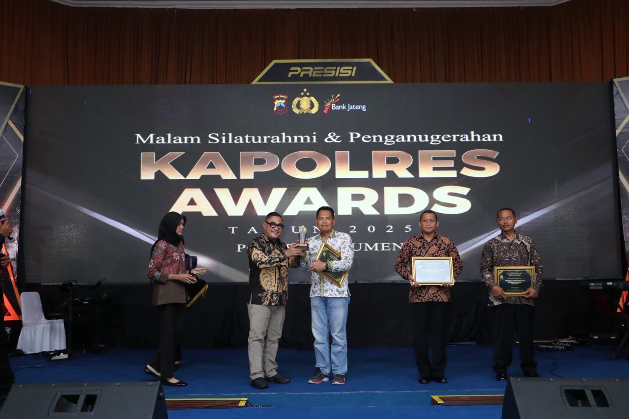 AKBP. Eka Baasith, SIK, MSi Beri Apresiasi dan Hadiah di Akhir Masa Tugasnya sebagai Kapolres Kebumen