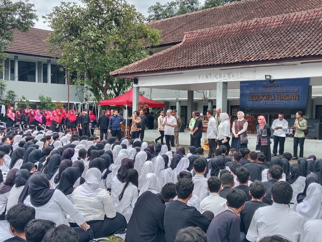 Menko Zulhas dan Kang DS Kunjungi 4 Sekolah di Kabupaten Bandung, Jelaskan Tujuan Program Unggulan MBG