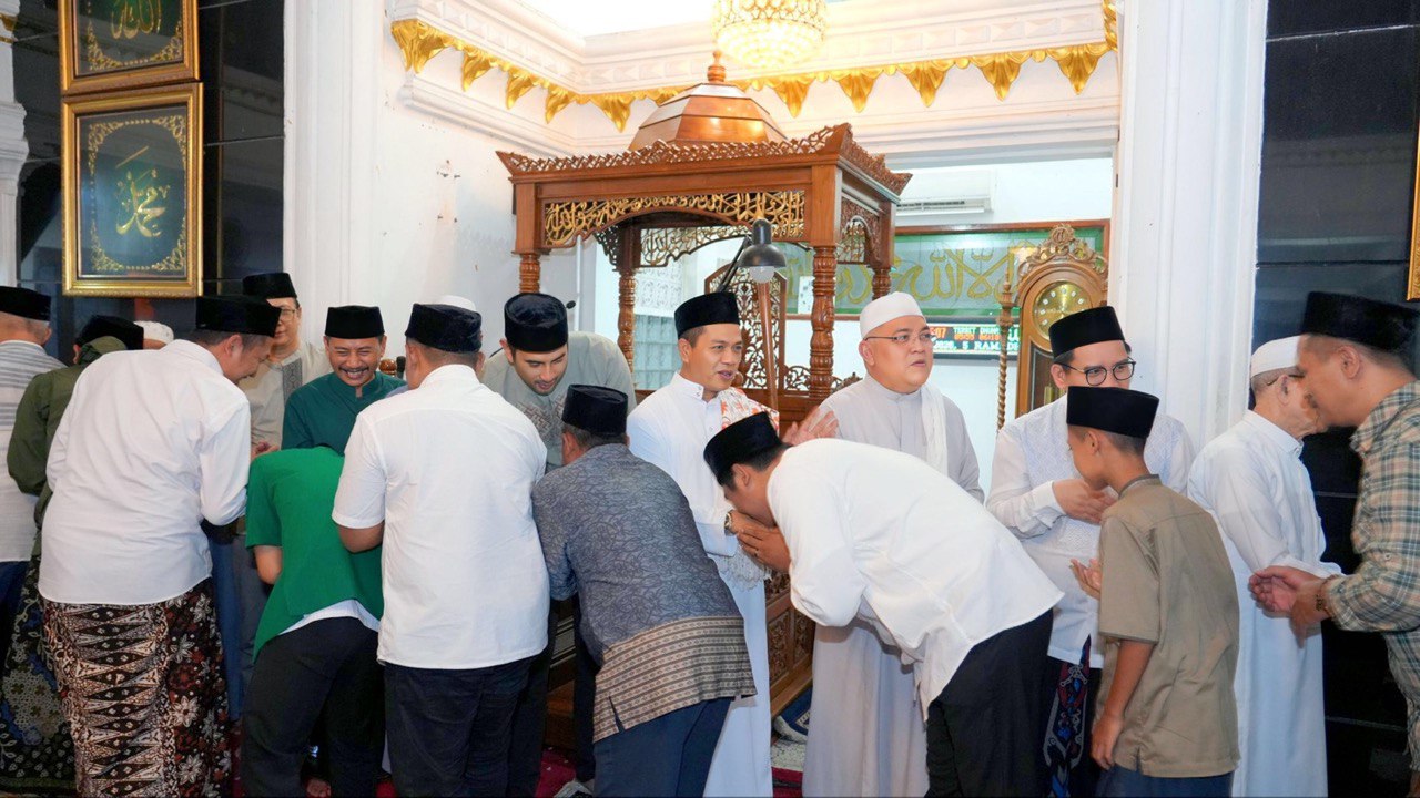 Kang DS Safari Ramadan di Pesantren Darul Ma’arif, Paparkan Program Ketenagakerjaan dan Serap Aspirasi Warga