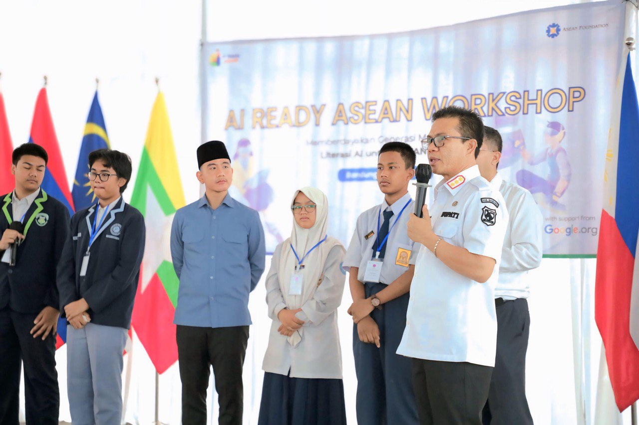 Kang DS Dampingi Wapres Kunjungi SMP Al-Muthahari dan Ponpes Daarul Arqom, Perkuat Literasi AI bagi Pelajar dan Santri