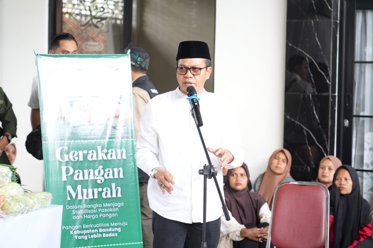 Kang DS Gelar Gerakan Pangan Murah dan Santuni 1.063 Anak Yatim di Sapan Desa Tegalluar