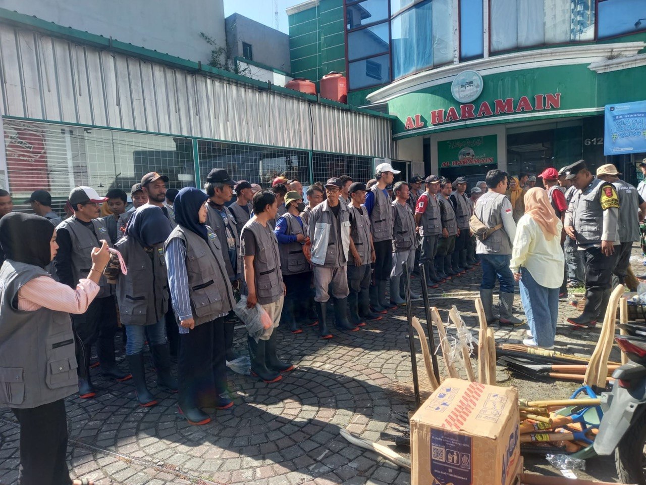 Warga Masyarakat Sambut Program Padat Karya Disnaker Kota Badung