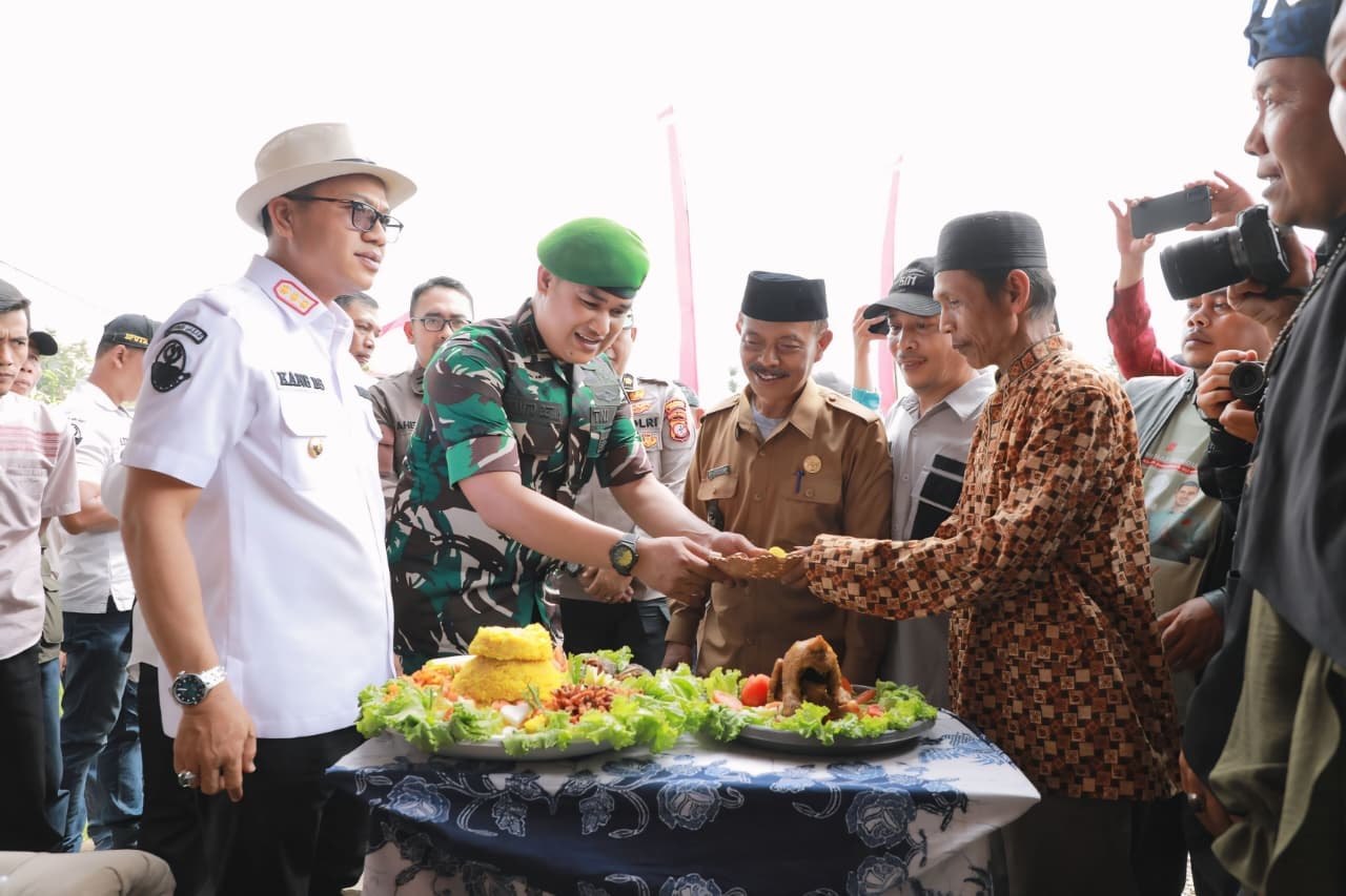 Bupati Bandung Tinjau Jembatan Bailey Radug, KDS: Sudah Bisa Dilewati Kendaraan Roda Empat dan Dua