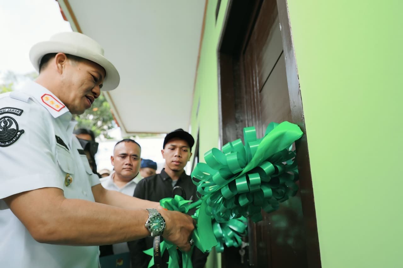 Bukti Kanyaah ke Warganya, KDS Resmikan Rumah Baru, Sertifikat Tanah dan Modal Usaha Bagi Pasutri Korban Longsor Pangalengan
