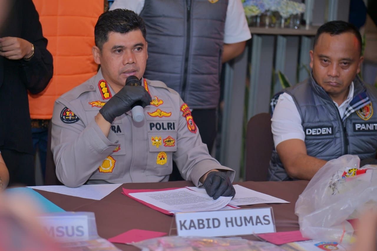 Jejak Sidik Jari di Pintu Geser dan Botol Obat Nyamuk Bongkar Alibi Pembantai Satu Keluarga di Paoman