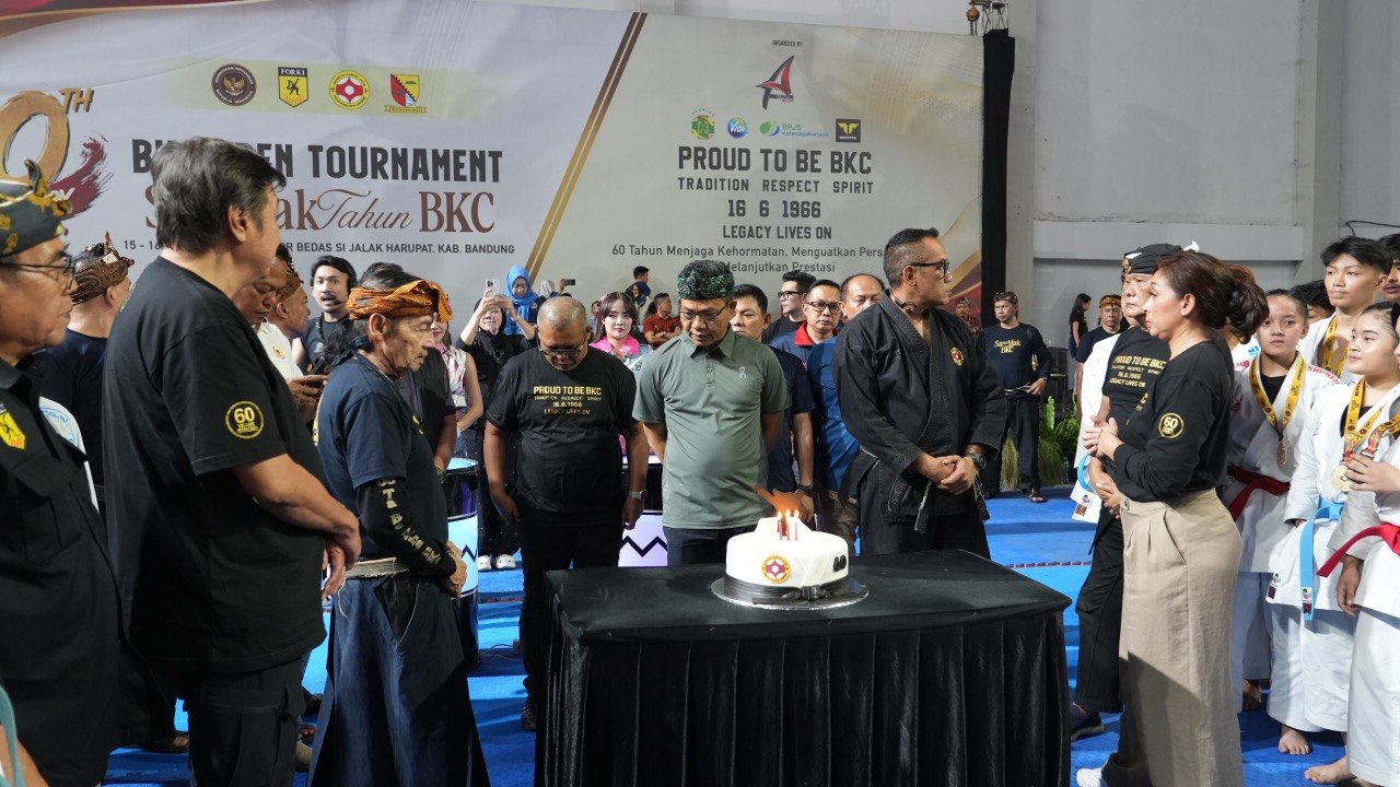 KDS Serahkan Trofi Juara Umum BKC Open Tournament, Apresiasi Konsistensi BKC Selama Enam Dekade