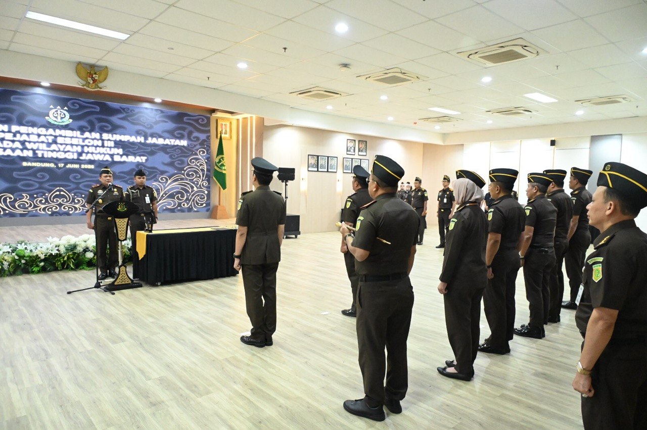 Kejati Jabar Lantik Kepala Kejari Kab. Sukabumi dan Koordinator Pada Kejaksaan Tingi Jawa Barat