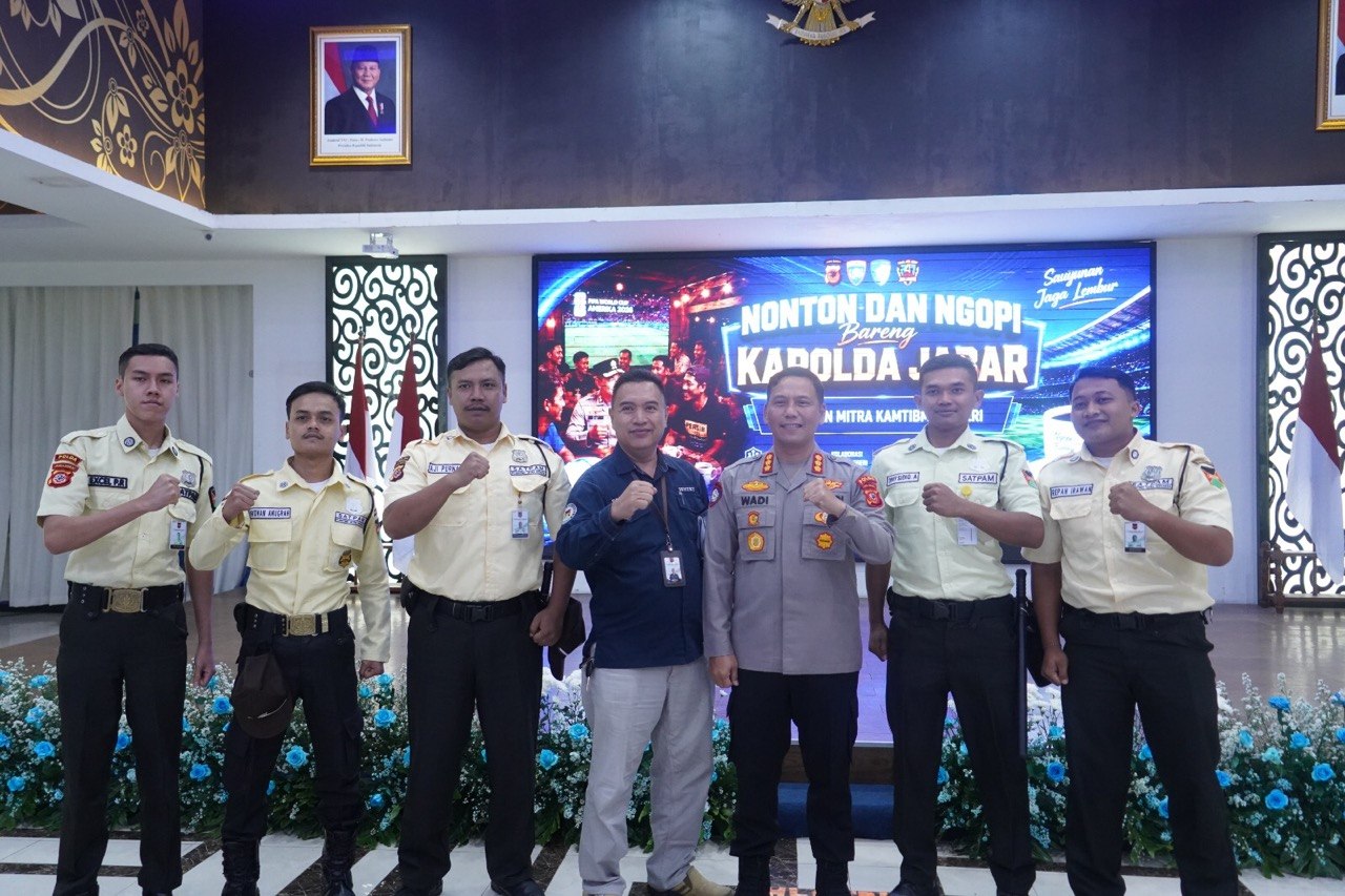 Ketika Seragam Satpam dan Jenderal Bintang Dua Melebur dalam Sorak Gol di Aula Ditlantas Polda Jabar