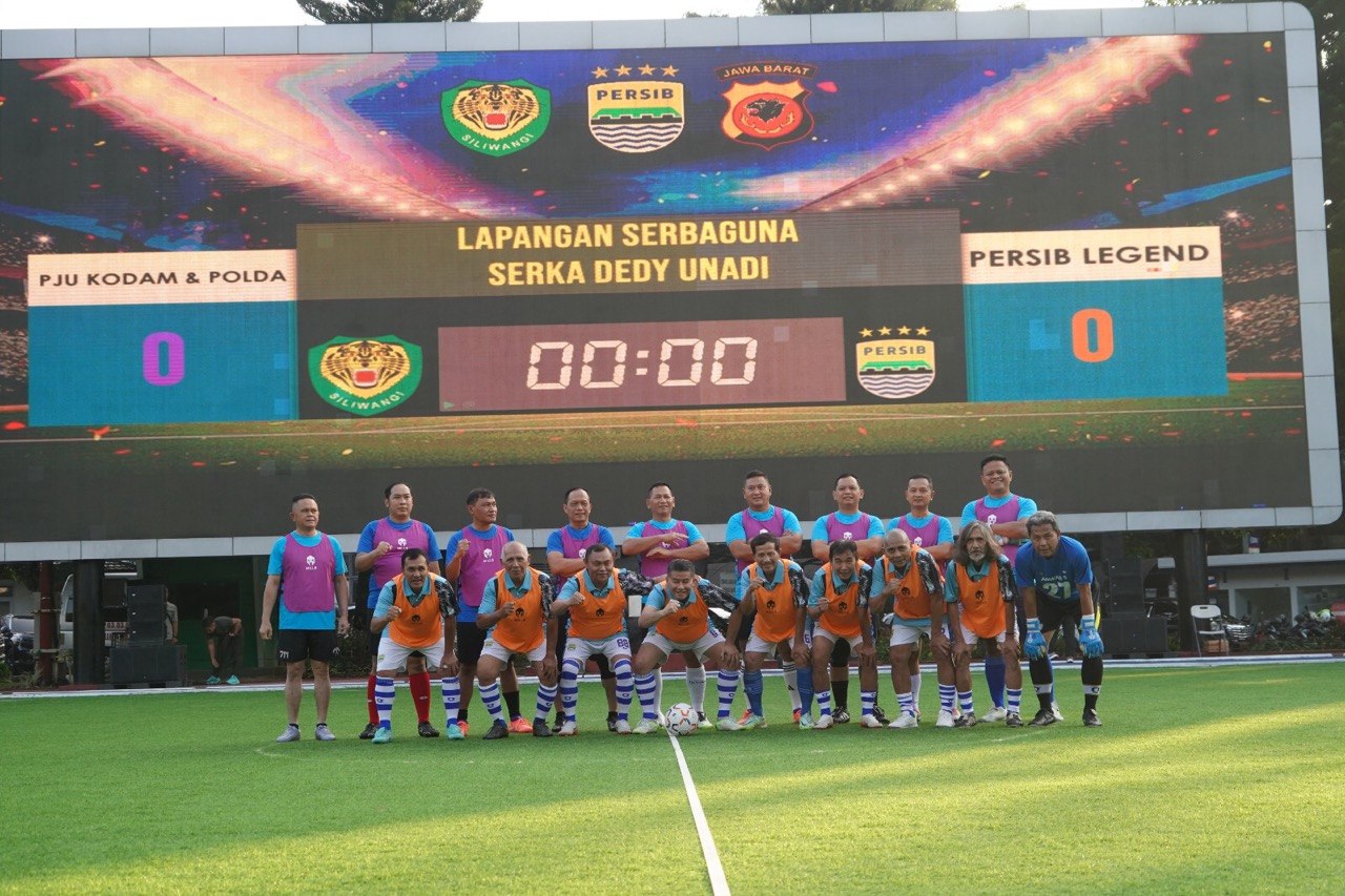 Kodam III/Siliwangi dan Polda Jabar Pererat Sinergitas Bersama Persib Legend melalui Mini Soccer
