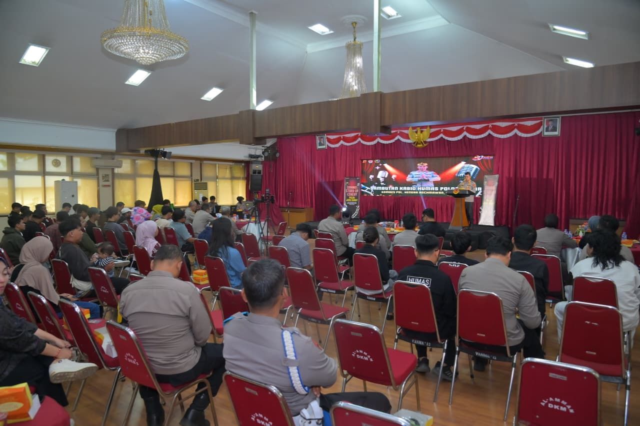 Aipda Ferry Ardilesmana Jadi Satu-satunya Juri Polisi di Lomba Stand Up Comedy Hari Bhayangkara ke-80 Polda Jabar