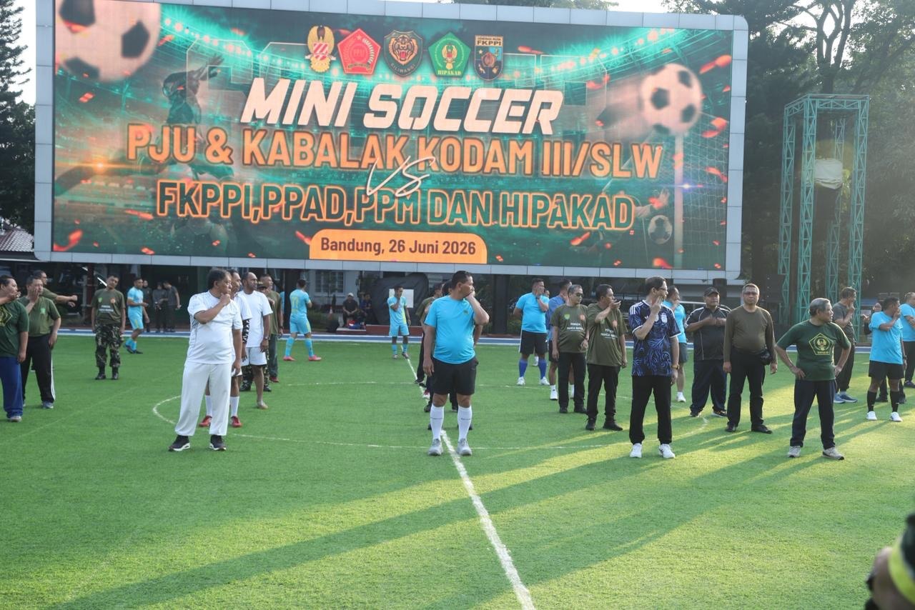 PJU Kodam III/Siliwangi dan Keluarga Besar TNI Perkuat Soliditas melalui Mini Soccer