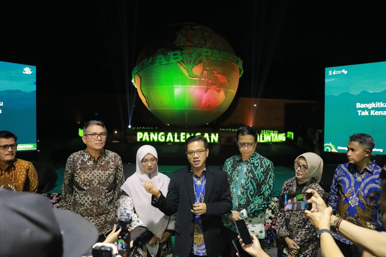 Jadi Ikon Baru Soreang, Bupati KDS Resmikan Monumen Kopi Kabupaten Bandung Mendunia