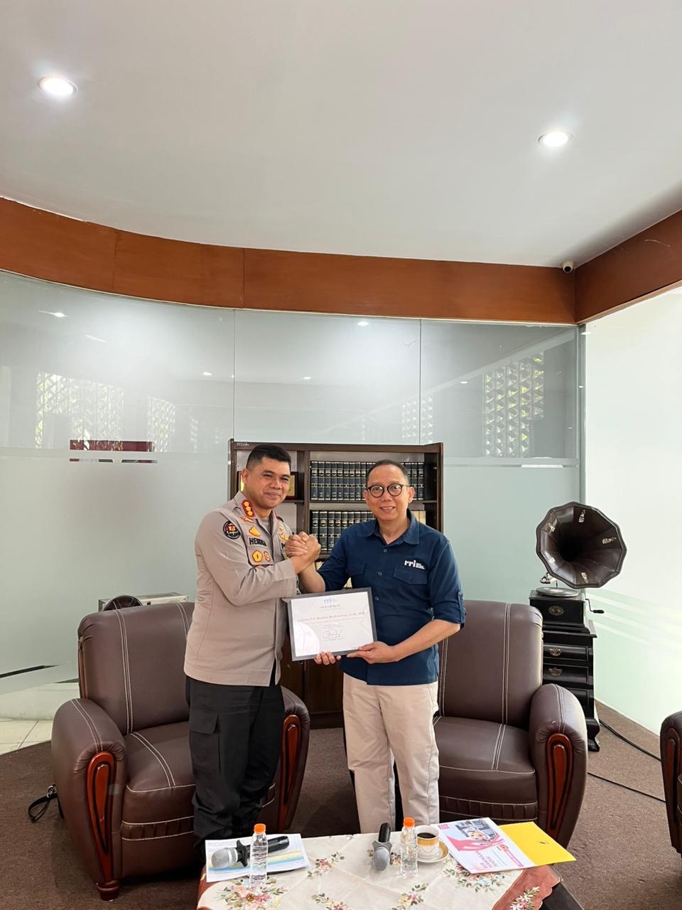 Melalui Dialog “Bandung Menyapa” Polda Jabar Kupas Tuntas Strategi Keamanan dan Respons Aspirasi Warga di Usia Emas Polri.