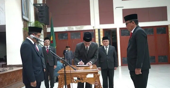 Dalam Rangka Pengisian Jabatan Kosong di 4 OPD, Bupati KDS Lantik Eselon II untuk Menjamin Roda Pemerintahan dan Layanan Publi