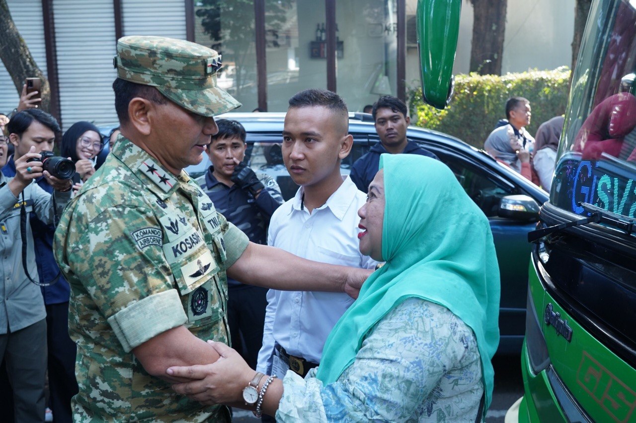 Pangdam III/Siliwangi Lepas 236 Calon Taruna Akademi TNI TA 2026 dari Bandung