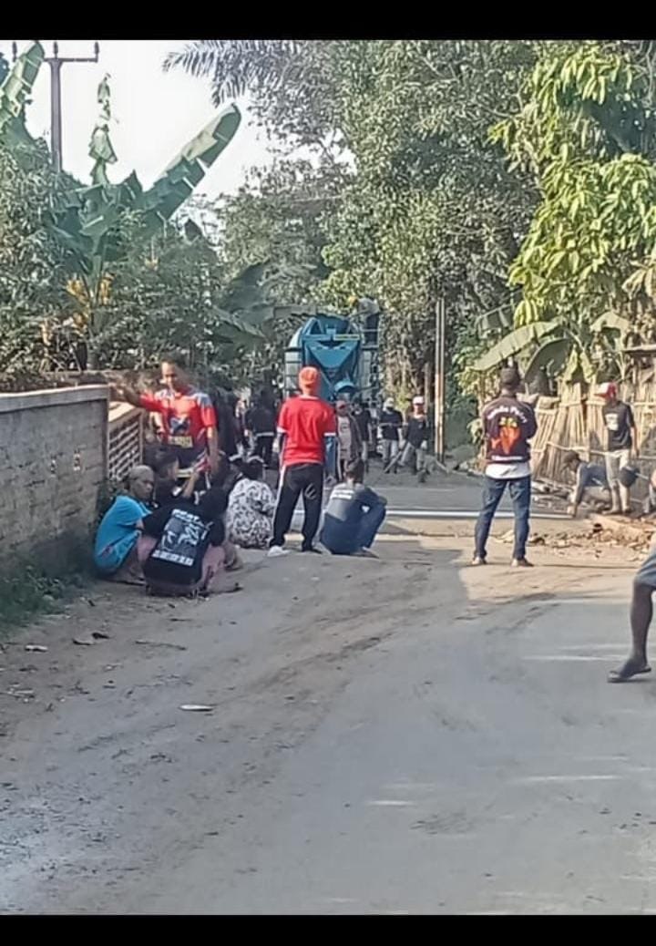 Diduga Proyek Siluman Rabat Beton di Jalan Mandala Haji Kec. Pacet Tampa Papan Informasi