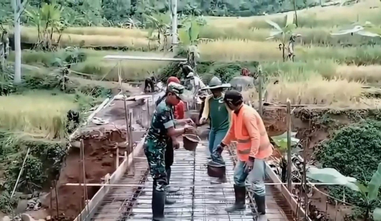 Pembangunan Jembatan Beton Desa Sukamulya Rampung,wujud nyata kepedulian pemerintah dan TNI Perkuat Akses dan Perekonomian Warga
