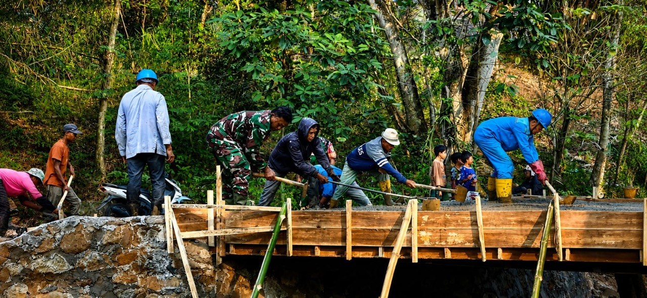 Pembangunan Jembatan Beton di Kelurahan Kepuh Resmi Selesai, Wujud Sinergi Kodim 0623/Cilegon Bersama Masyarakat