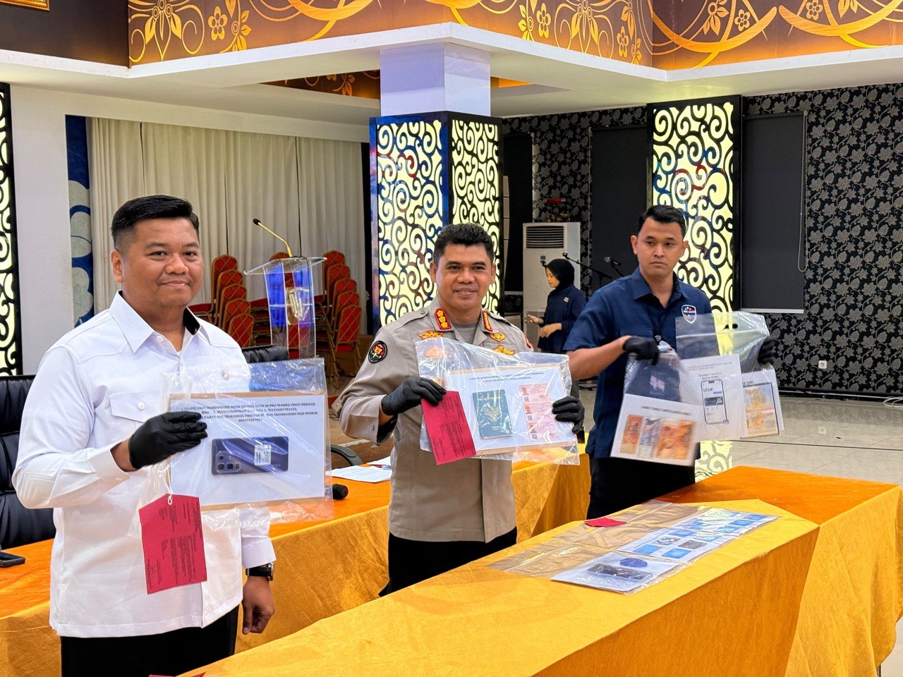 Terbongkar! Pelaku Scam Investasi Sewakan Rekening Keluarga hingga Manipulasi Data Korban