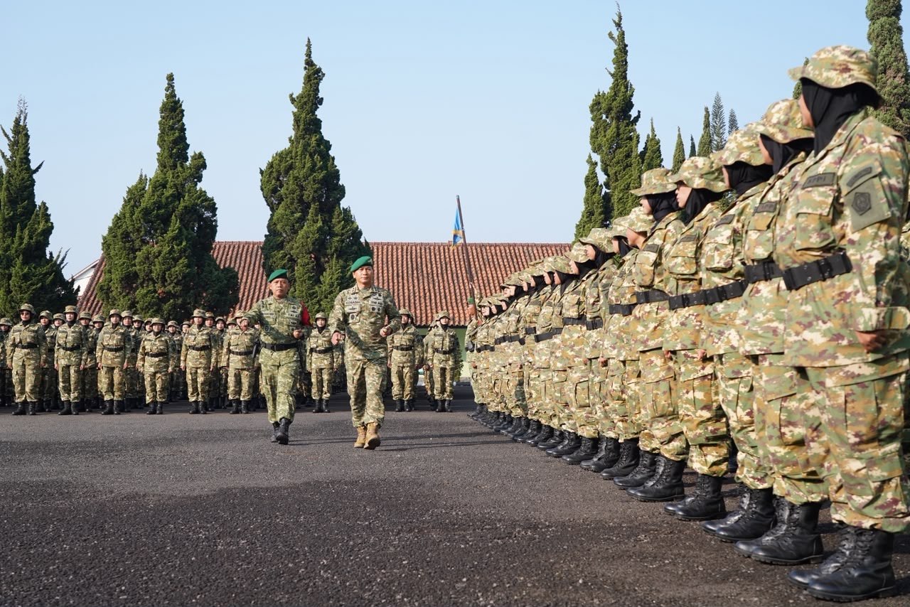 Pangdam III/Siliwangi Tutup Diklat Dasar Militer SPPI KDKMP dan KNMP TA 2026