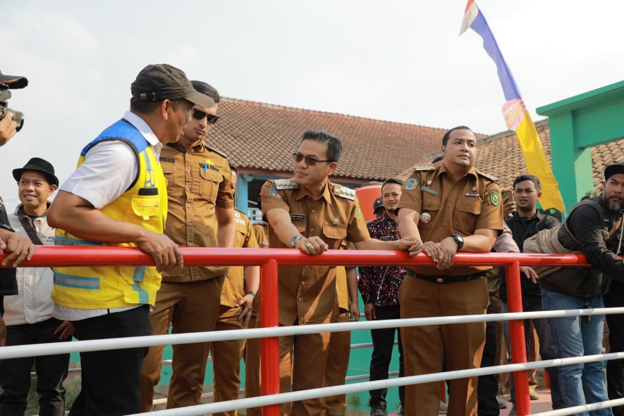 Bupati KDS bersama Warga Tasyakur Binikmat Program Normalisasi Sungai Cisungalah Solokanjeruk